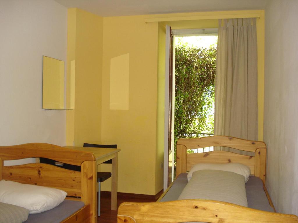 Hostel Lion Lodge Luzern Szoba fotó