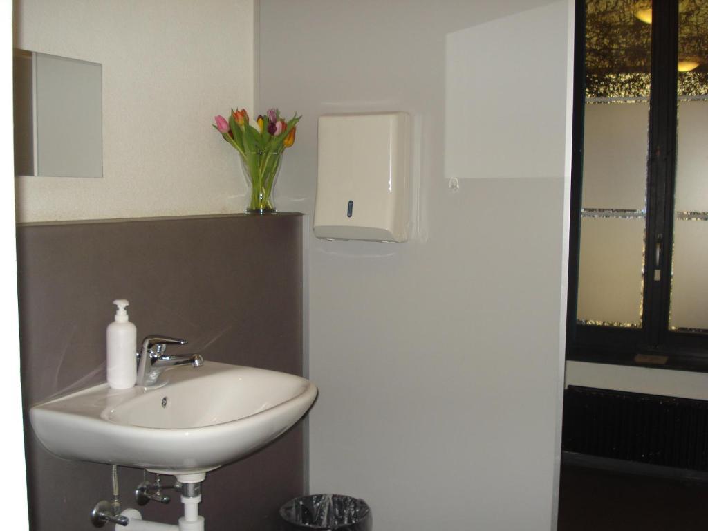Hostel Lion Lodge Luzern Szoba fotó